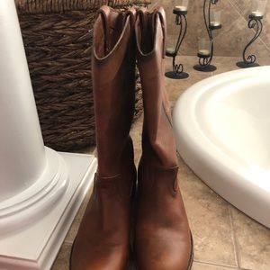 FRYE Melissa pull on BOOTS